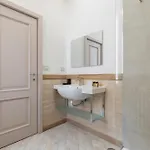 - Parione House