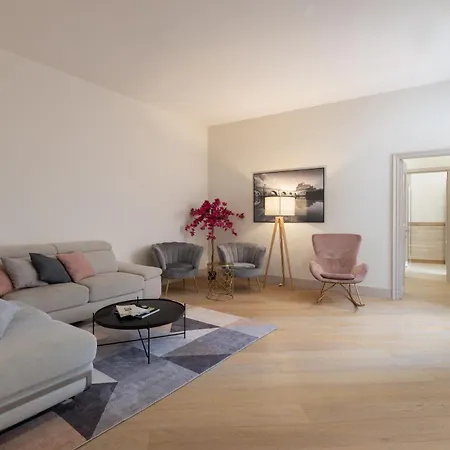 - Parione House