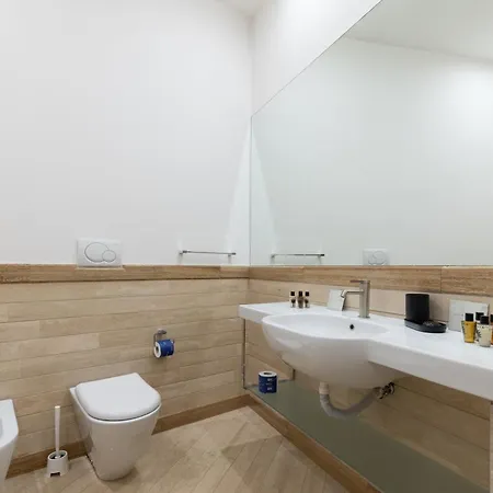 - Parione House