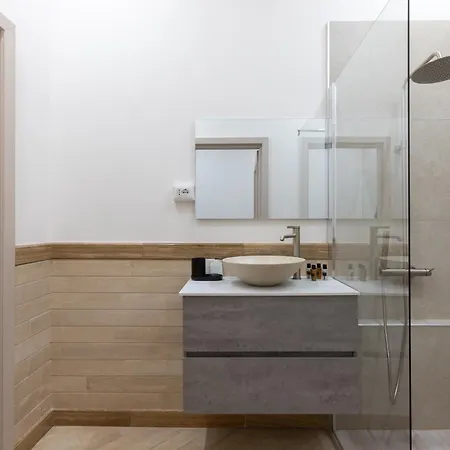 - Parione House *