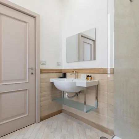 - Parione House