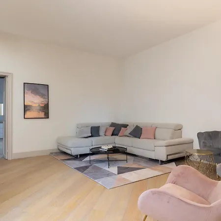 - Parione House *