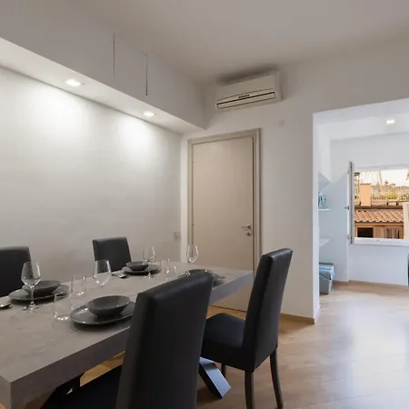 - Parione House