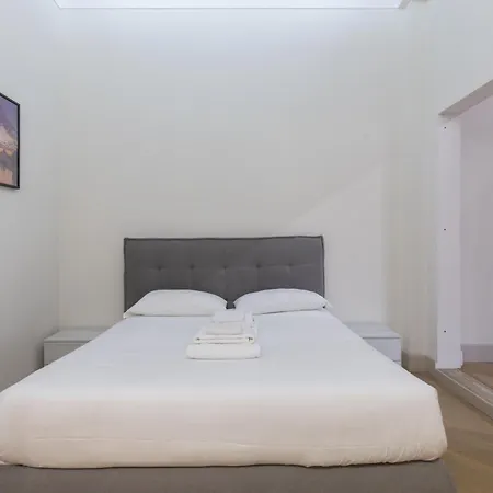 - Parione House