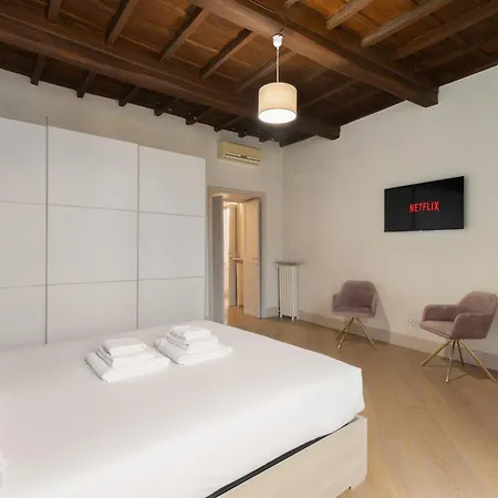 - Parione House *