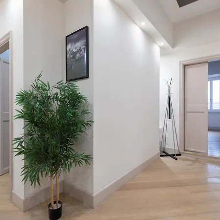 - Parione House