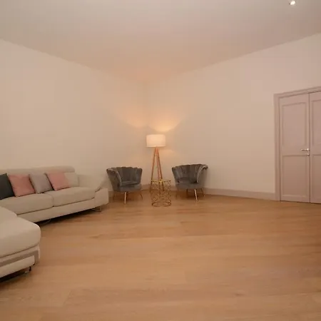- Parione House